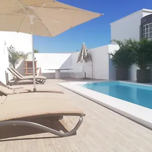 Elena Villa Puerto del Carmen (Lanzarote)